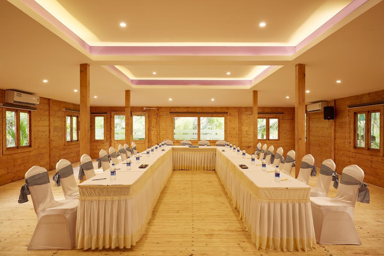 Sterling Anaikatti Hotel Varagampadi Exterior foto