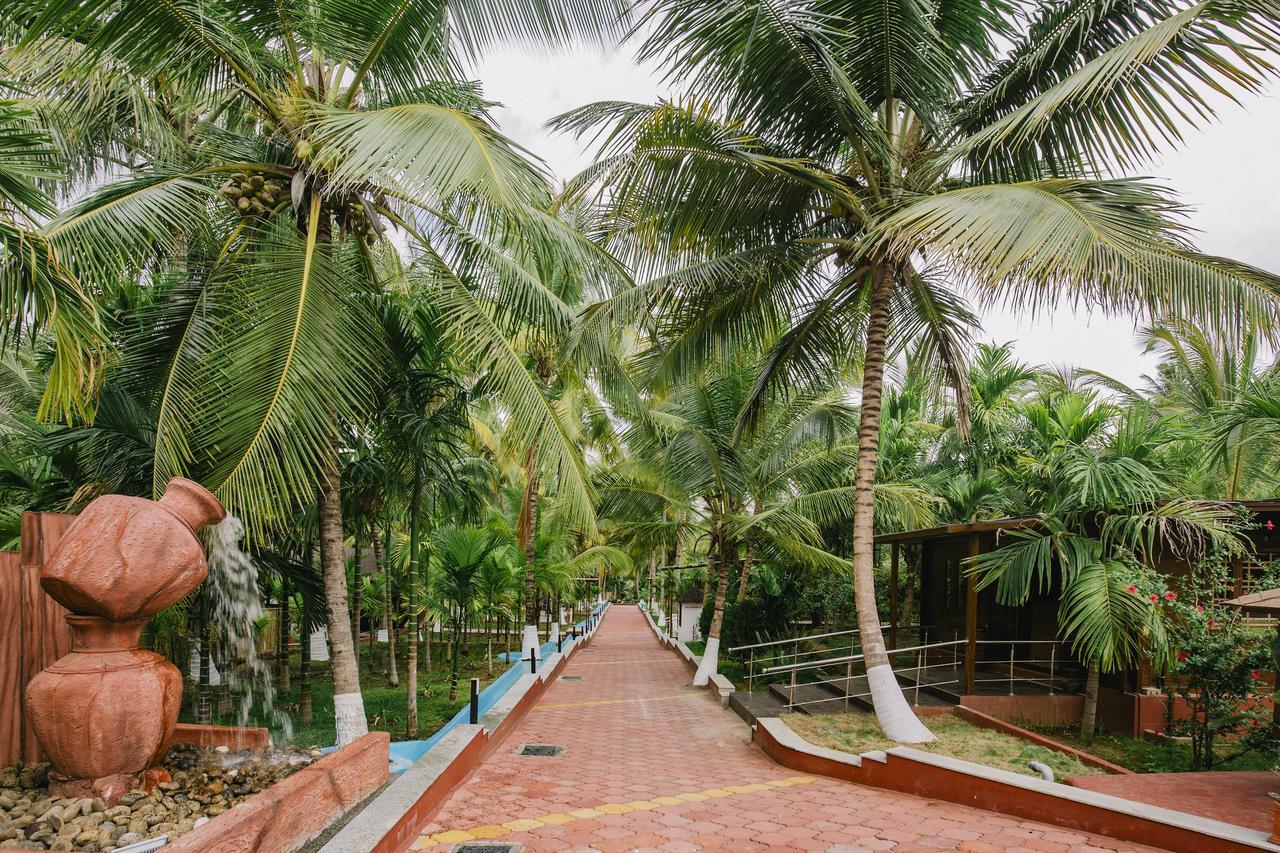 Sterling Anaikatti Hotel Varagampadi Exterior foto